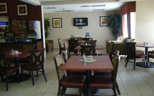 Holiday Inn Express & Suites Knoxville-North-I-75 Exit 112 by IHG