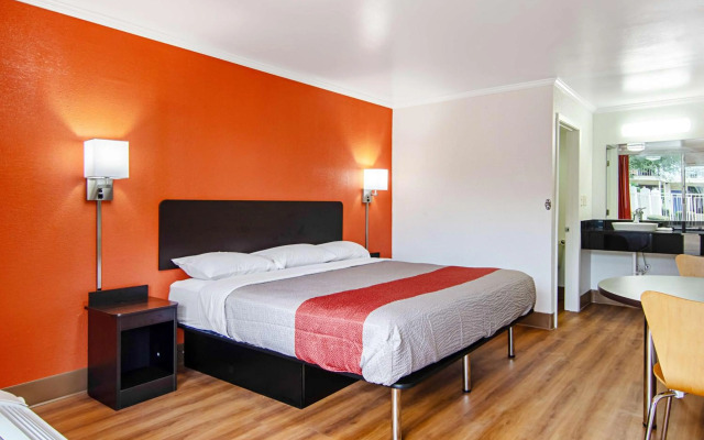 Motel 6 Bay Minette, AL