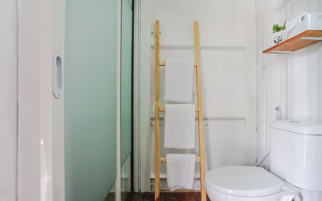 Container Smart Stay (CSS)