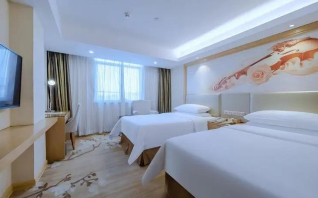 Vienna Hotel ( Guanlanhu station Shanshui Tianyuan)