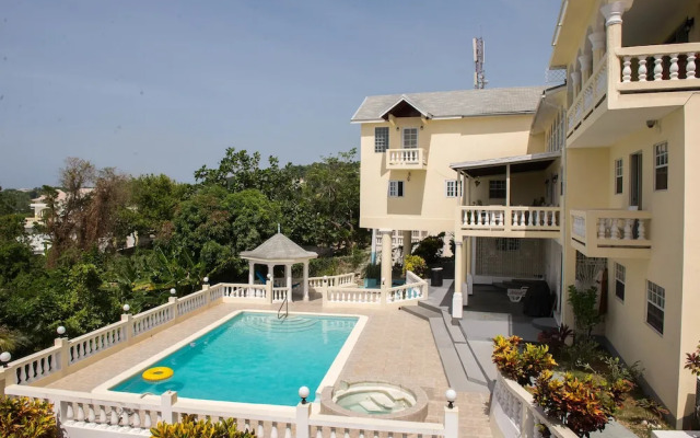 The Royal Kensington Villa
