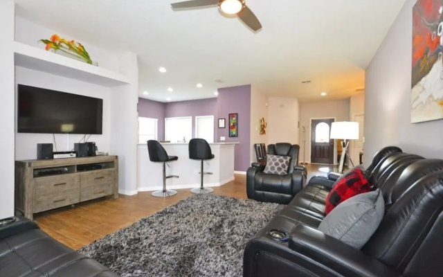 Happy Daze 4 Bedroom Home by RedAwning