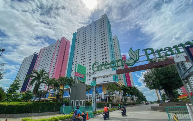 Cozy Living 2Br Green Pramuka City Apartment Near Mall