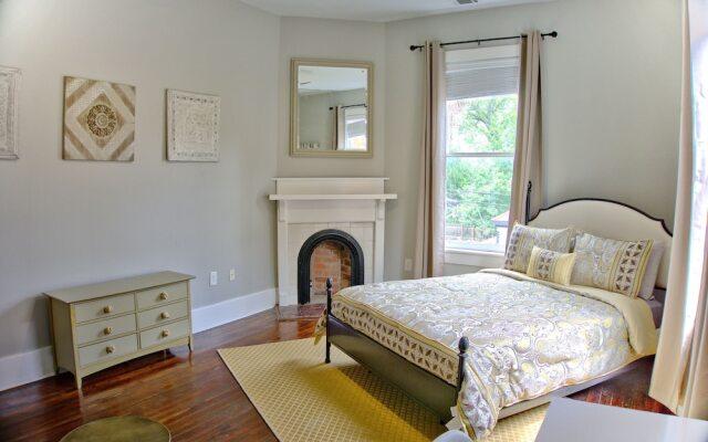 Renovated 2BR Savannah Home