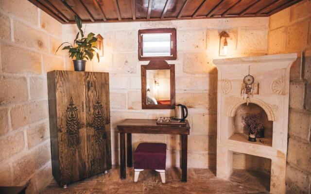 Tale Cave INN