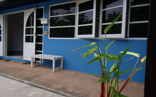 Albatross Guesthouse @ Thungwualaen Beach