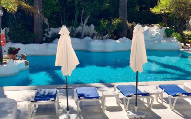 Luxury apartment in La Isla, walking distance to Puerto Banus