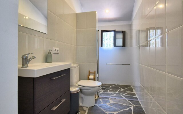 Splendid Villa With in Sayalonga Swimming Pool