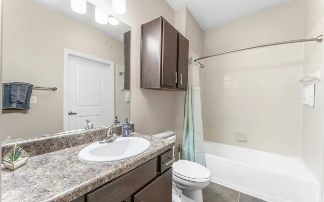 Comfy Soco 1BR King Suite w Gympickleballlaundry