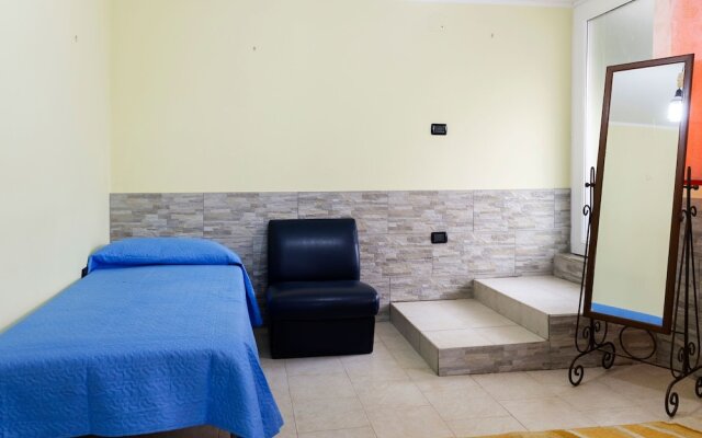 Pleasant Holiday Home in Mondragone With Garden