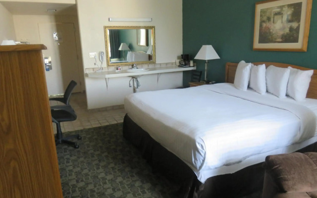 Baymont by Wyndham Fargo