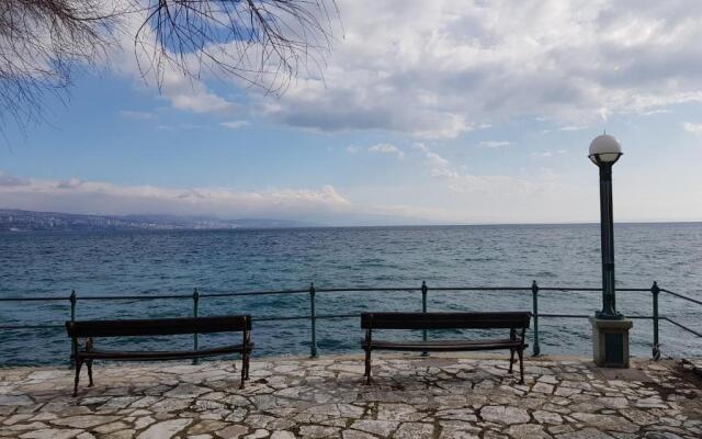 Sunny apartment 150 m from the sea