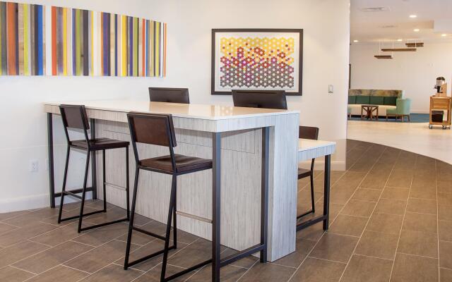 Holiday Inn Express & Suites Panama City Beach - Beachfront by IHG