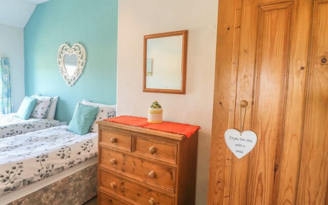 2 Menefreda Cottages