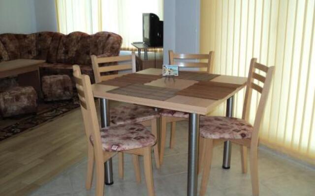 Meni Apartments and Guest Rooms