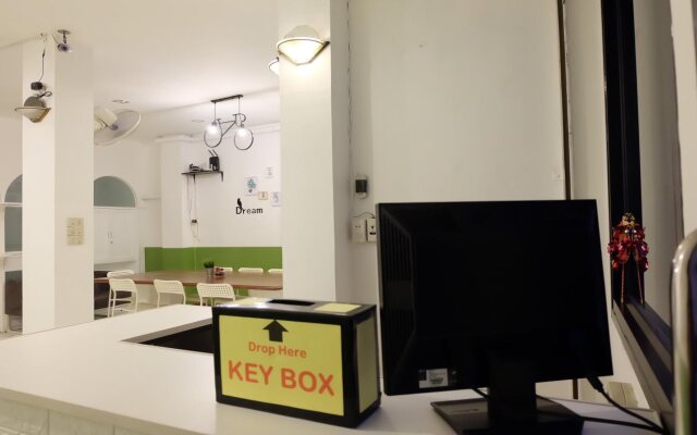 Manii hostel Asoke