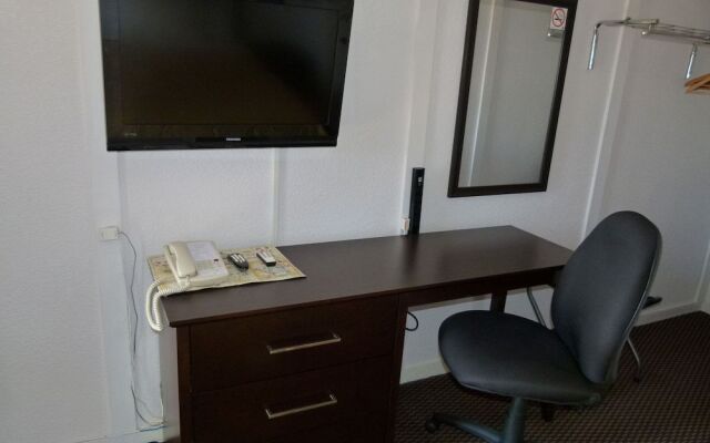Country Squire Motel