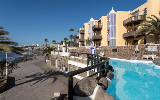 Cute apartment next to beach. P27 Swimming pool