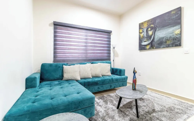 New Centric apt. with pool & jacuzzi