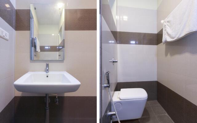 OYO 63300 Hotel Rasi Residency