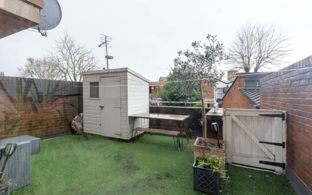 Stunning 1BD Flat w/ Garden Area, Kentish Town!