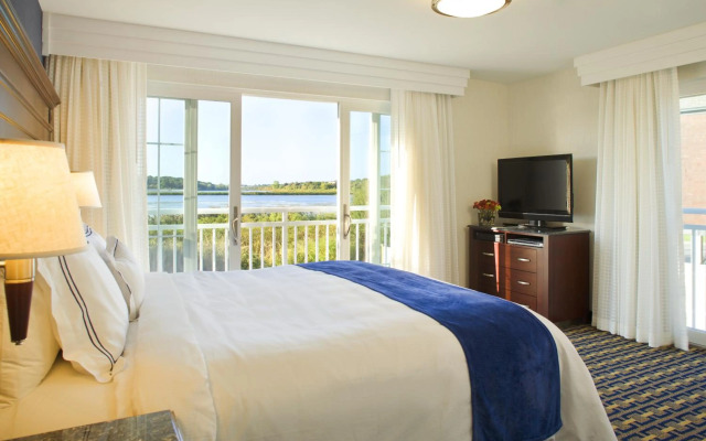 Newport Beach Hotel & Suites