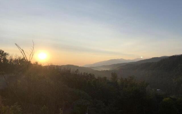 Mountain Haven - Relax & enjoy AMAZING 180 Degree Views of Mt LeConte