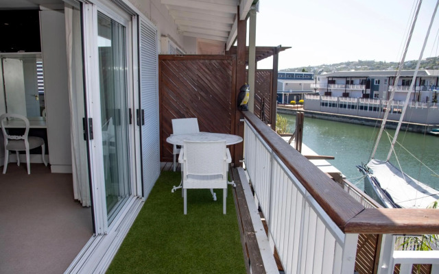 Waterfront New Listng - 8 South Quay -