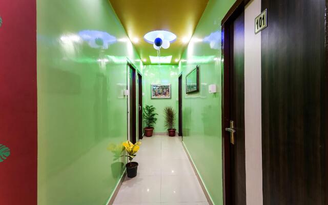 OYO 60800 Hotel Landlord