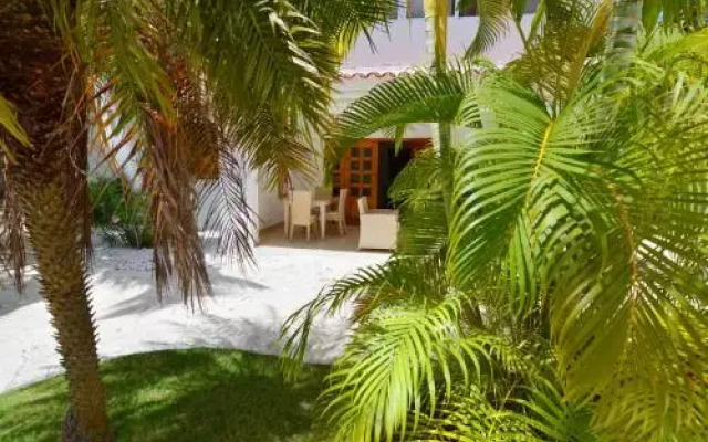 Beach Villas & Apartments Larimar