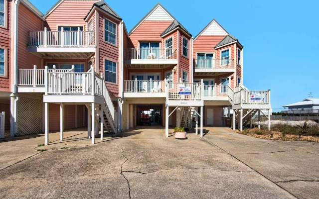 Pelican Point 2 Bedroom Townhouse by RedAwning