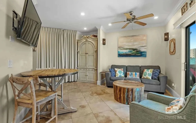 1 bed Beach Pools Waterfront Boating Palmaway