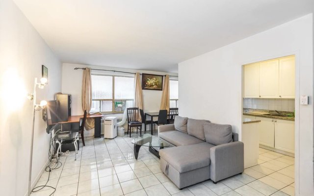 Magnificent Studio at Leaside -10 Mins to Downtown