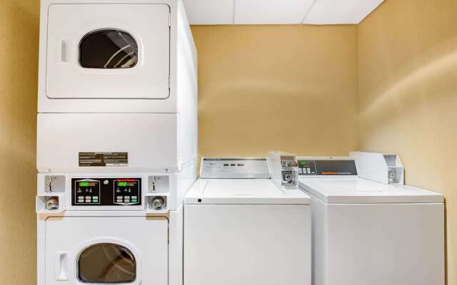 La Quinta Inn & Suites by Wyndham Bel Air/I-95 Exit 77A