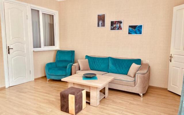 Apartment With Yard In Old Tbilisi