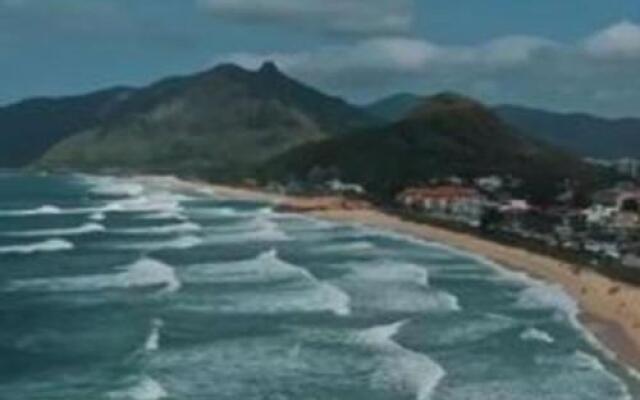 Rio Surf House Hostel e Pousada