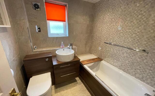 Beautiful 2-bed Apartment in Renfrew