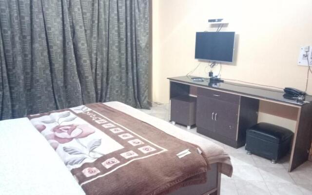 Yash Guest House 01 Minute Walk in Nizamuddin Railway Station