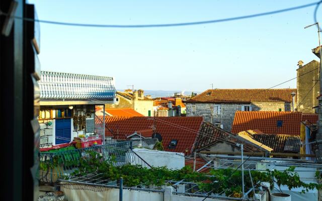 Split Apartments with Hotel Service