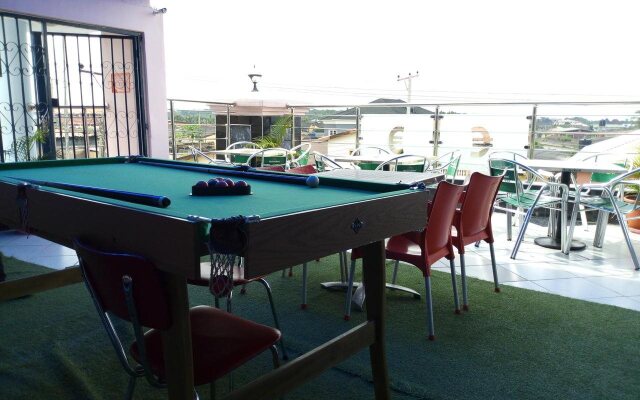 Euro Lounge and Suites
