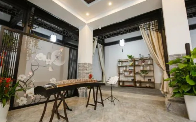 Wuhu Langting Guanlan Hotel (Fangte Amusement Park Jiuz Ancient Town)