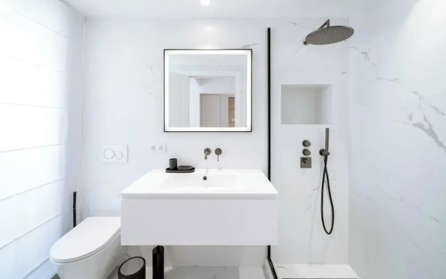 Charming Oasis With Terrace 4 BD/ 8P - Cannes