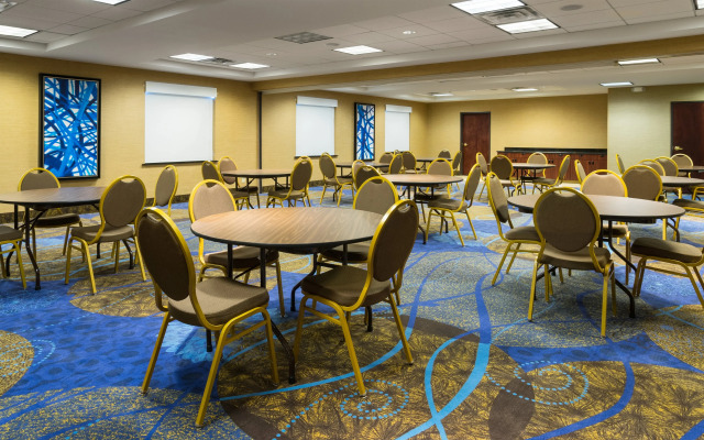 Holiday Inn Express And Suites Midland