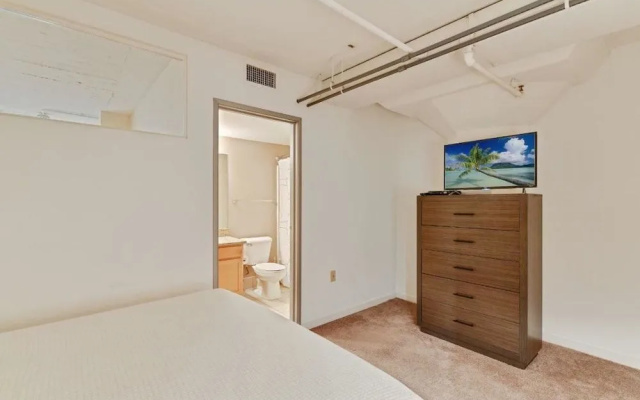 Bluebird Suites at the Warehouse District