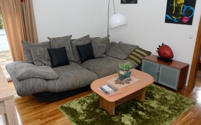 Apartments and Rooms Trsje