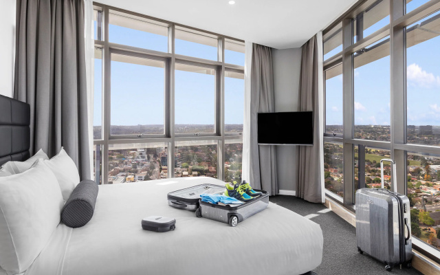 Meriton Suites Church Street, Parramatta – Guest Rooms – Sydney