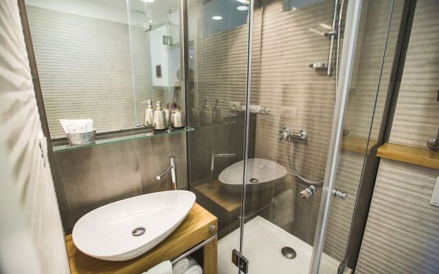 Sir George Luxury Suites
