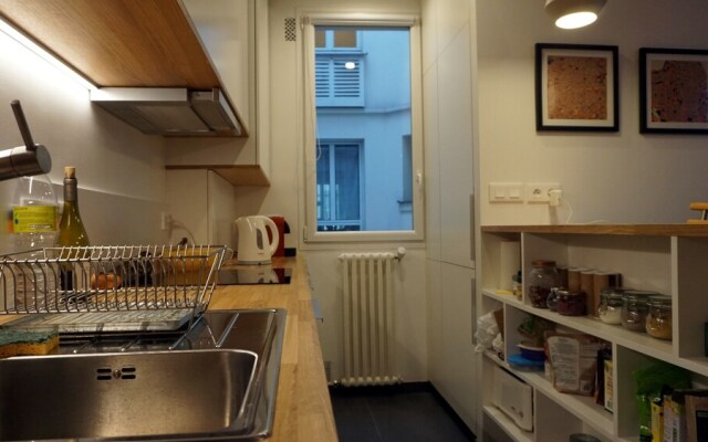 Rochechouart - 2 pièces - Paris 17