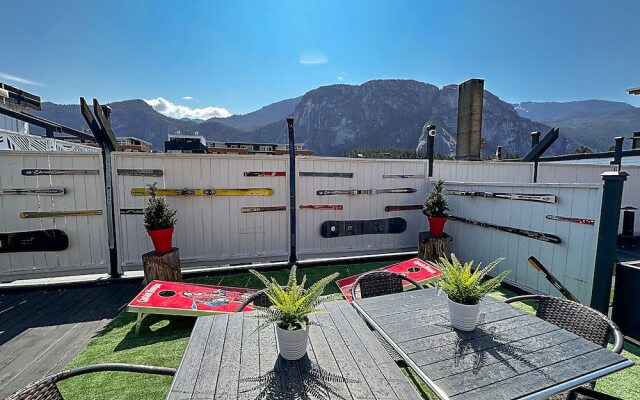 Crash Hotel Squamish