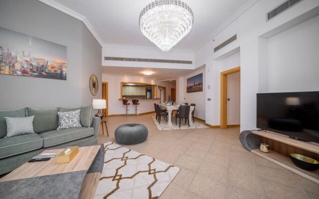 Luton Vacation Homes - Shoreline Apartment with Beach access